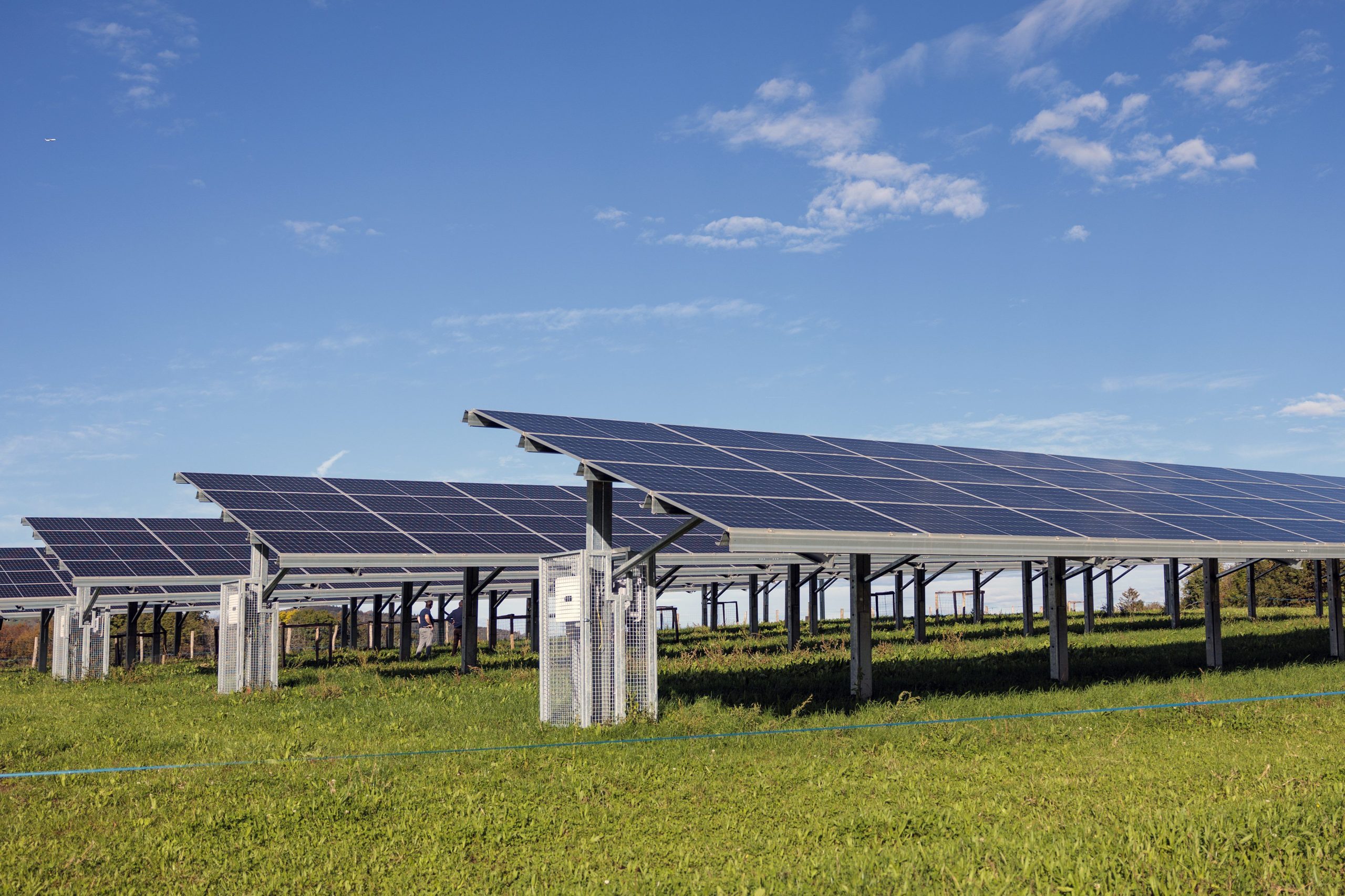 découvrez comment les panneaux photovoltaïques agricoles transforment l'agriculture moderne en offrant une source d'énergie renouvelable, réduisant les coûts d'exploitation et contribuant à un développement durable. optimisez vos surfaces cultivées tout en préservant l'environnement grâce à ces solutions innovantes.