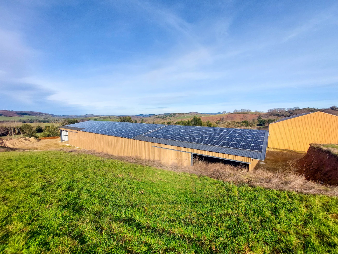 découvrez comment les panneaux solaires peuvent transformer vos hangars agricoles en sources d'énergie durables. optimisez vos coûts et engagez-vous pour l'écologie tout en profitant des avantages d'une installation adaptée à vos besoins agricoles.