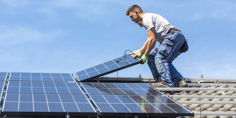 découvrez comment bénéficier de panneaux solaires gratuits grâce à engie. profitez d'une énergie propre et durable tout en réduisant vos factures d'électricité. informez-vous dès maintenant sur les conditions et profitez des avantages d'une installation photovoltaïque sans aucun coût !