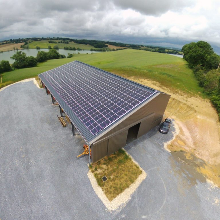 découvrez les solutions photovoltaïques agricoles d'engie, conçues pour optimiser la production d'énergie sur votre exploitation. profitez d'une énergie renouvelable, économique et respectueuse de l'environnement pour soutenir vos activités agricoles.