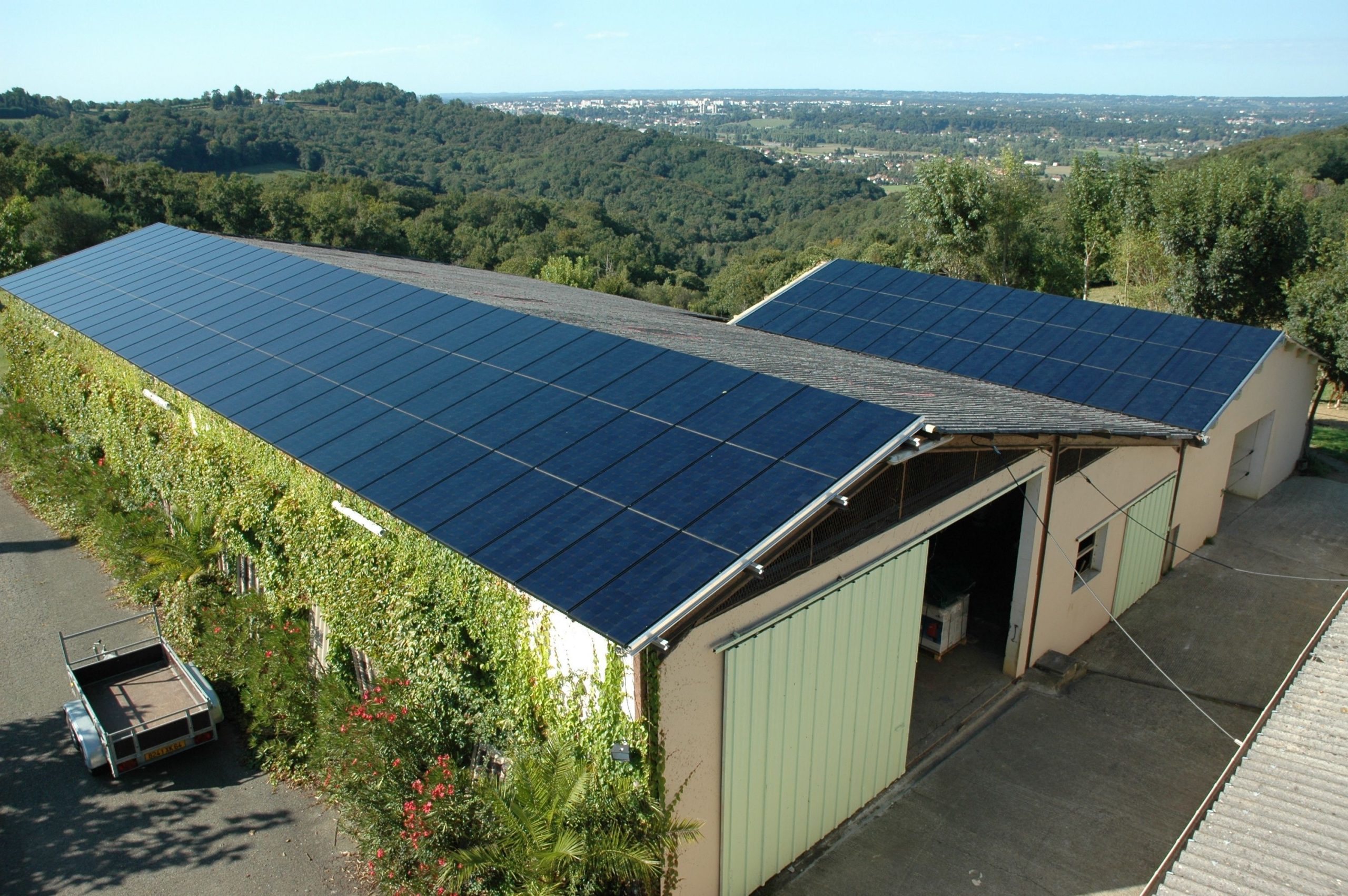découvrez comment l'énergie photovoltaïque transforme l'agriculture en france, offrant des solutions durables et rentables pour les agriculteurs. explorez les avantages de l'installation de panneaux solaires sur les exploitations agricoles, notamment la réduction des coûts énergétiques et la protection de l'environnement.