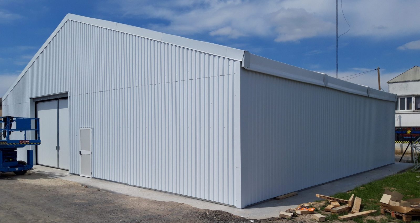 découvrez les meilleurs prix pour l'achat ou la location de hangars. comparez les offres, trouvez des solutions adaptées à vos besoins et profitez d'un espace de stockage optimal.