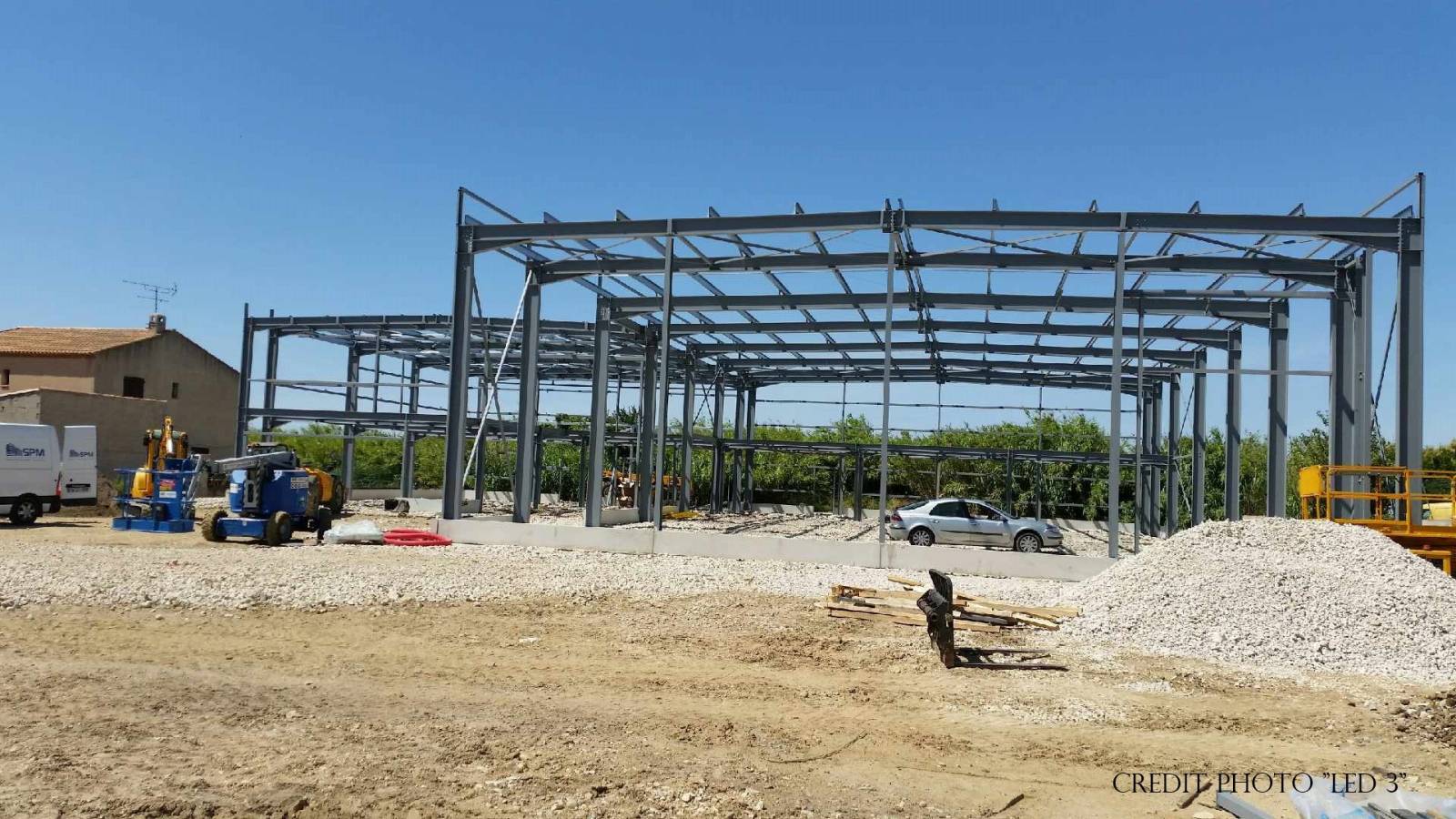 découvrez les prix des hangars agricoles et trouvez la solution idéale pour vos besoins. comparez différents modèles, matériaux et options pour optimiser votre investissement dans l'agriculture.