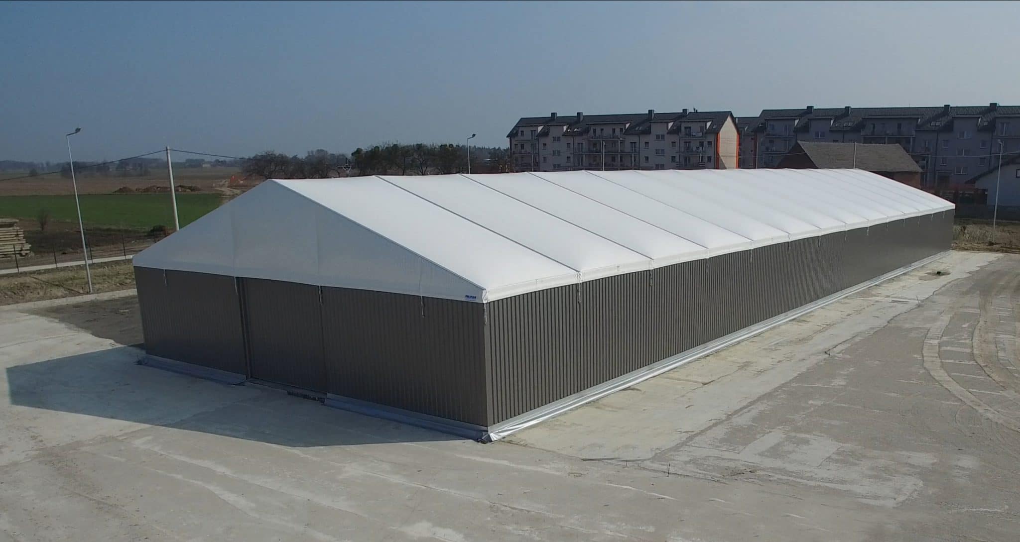 découvrez notre gamme de kits pour hangars agricoles à des prix compétitifs. profitez d'une construction robuste et durable, idéale pour stocker vos équipements agricoles. consultez nos offres et trouvez le kit qui répond à vos besoins.