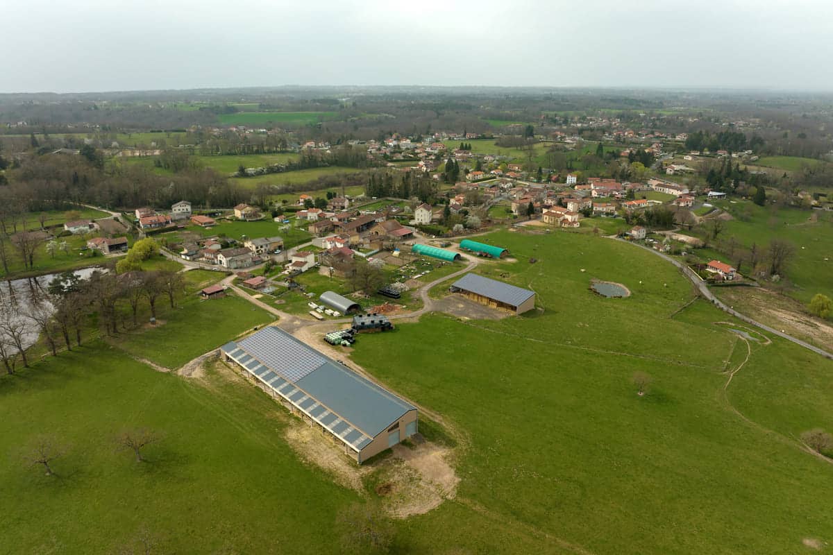 découvrez les prix compétitifs pour l'achat et l'installation de hangars photovoltaïques de 36 kwc. profitez d'une énergie durable tout en optimisant votre espace de stockage grâce à nos solutions adaptées.