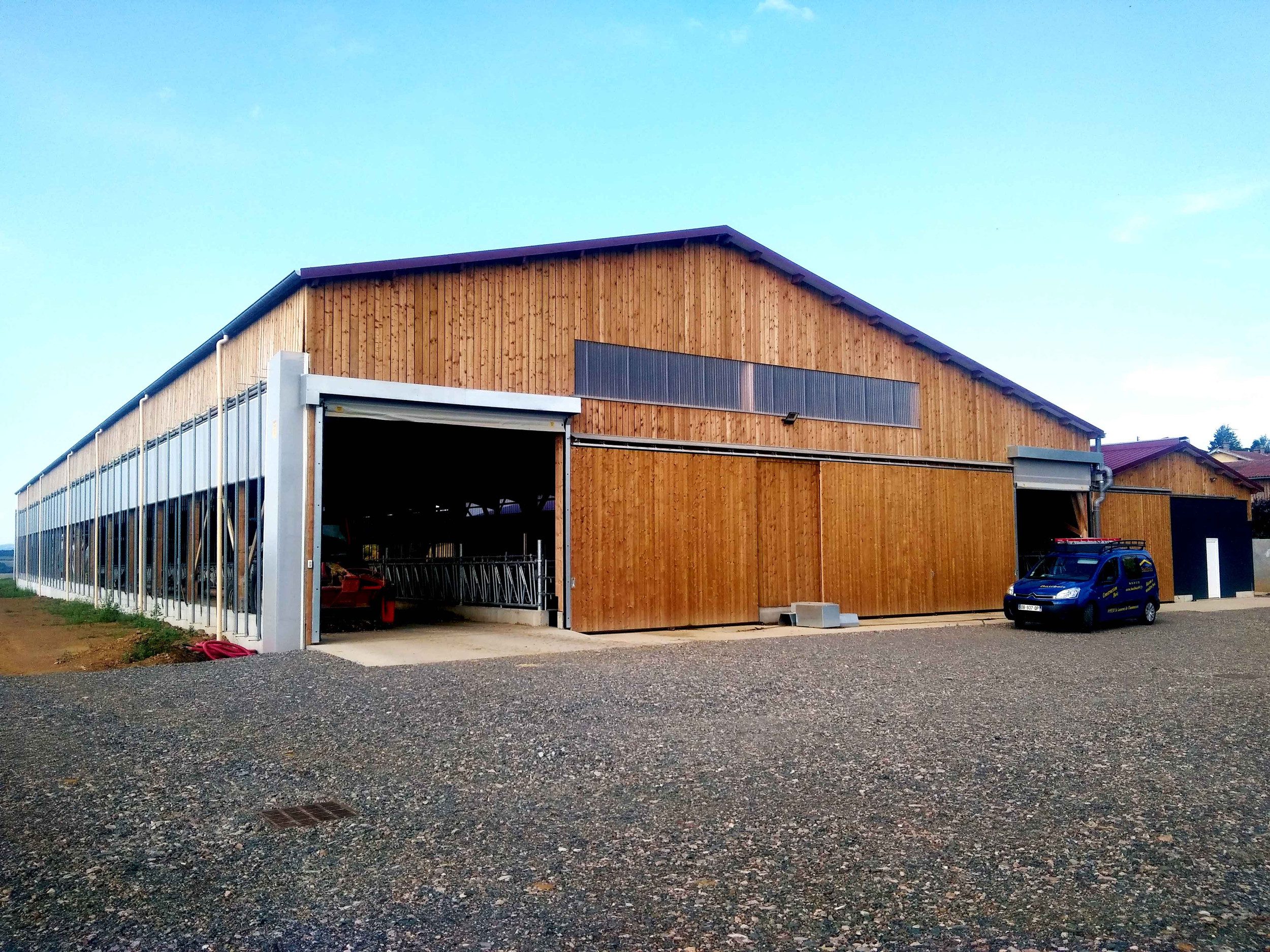 découvrez les prix au mètre carré des bâtiments agricoles en bois. obtenez des conseils sur l'achat, la construction et les avantages d'investir dans des structures en bois adaptées à l'agriculture.
