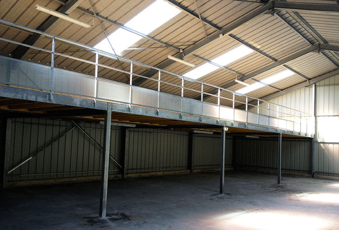 découvrez les prix pour la construction et la location de hangars industriels. obtenez des informations sur les coûts, les facteurs influençant le prix et les meilleures options disponibles pour vos besoins d'entreposage et de production.