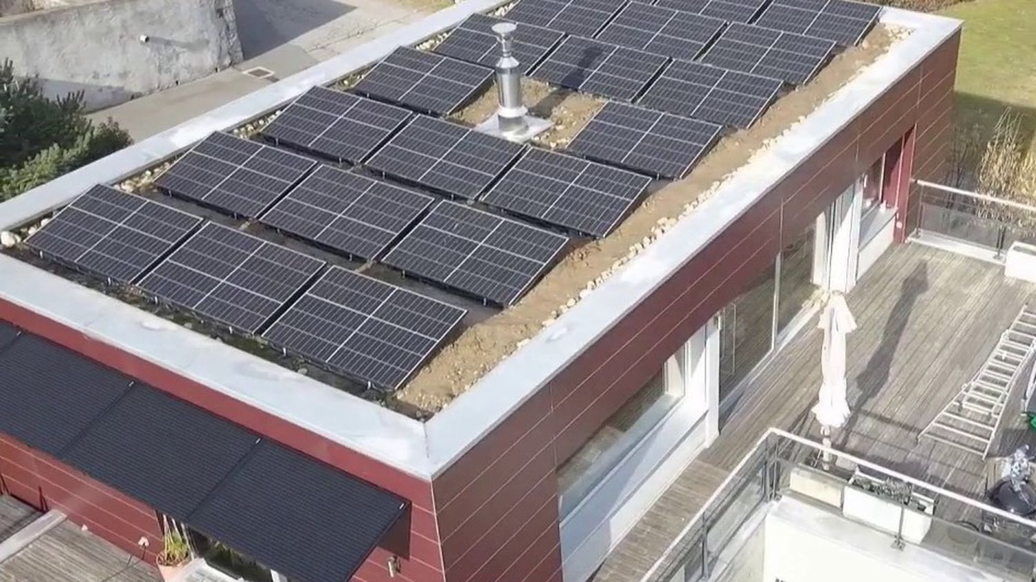découvrez notre guide complet sur les prix des panneaux solaires en france. comparez les coûts, les aides disponibles et les bénéfices sur le long terme pour un investissement durable et économique dans les énergies renouvelables.