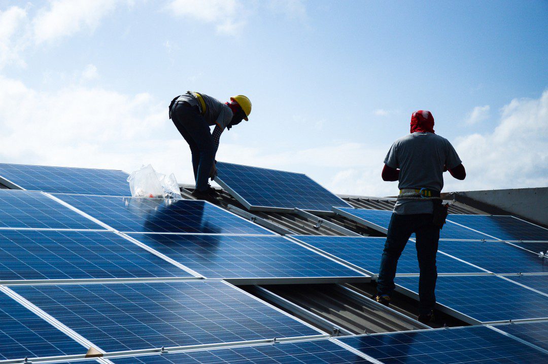 découvrez les meilleurs prix des panneaux solaires en 2023. comparez les offres, profitez des subventions et faites le choix idéal pour réduire votre facture d'électricité tout en préservant l'environnement.