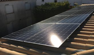 découvrez les prix des panneaux solaires en 2023 ! comparez les offres, trouvez des astuces pour réduire vos coûts d'installation et explorez les aides financières disponibles pour profiter de l'énergie renouvelable à domicile.