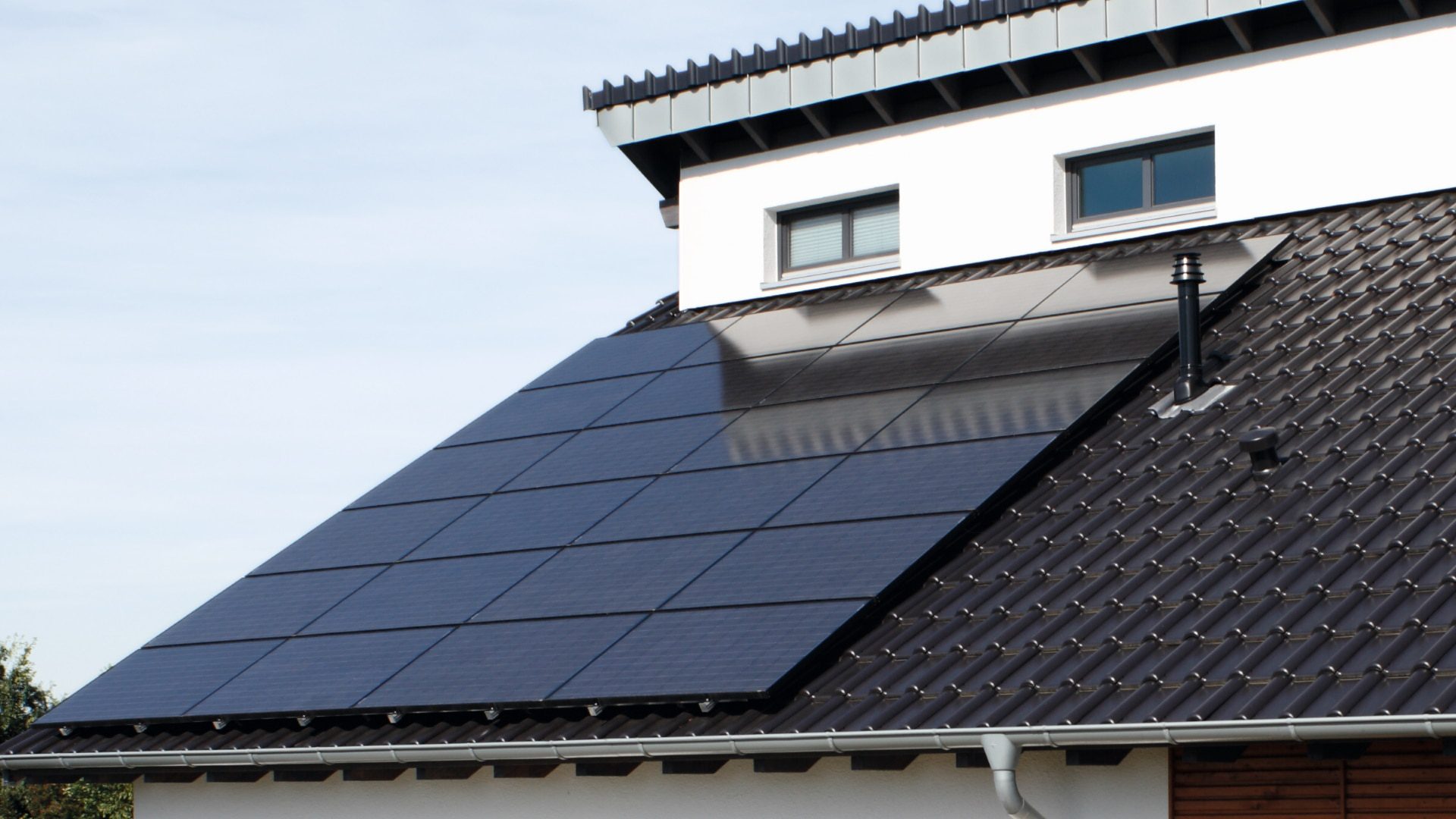 découvrez tout ce qu'il faut savoir sur les prix des panneaux solaires en 2023. comparez les coûts, les aides financières disponibles et trouvez les meilleures offres pour investir dans l'énergie solaire tout en réduisant votre facture d'électricité.