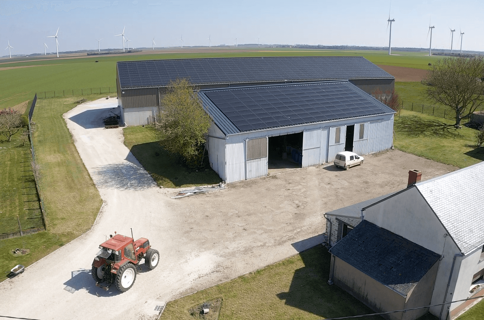 découvrez comment les régions en france maximisent leur potentiel avec des hangars agricoles équipés de panneaux photovoltaïques. optimisez vos surfaces agricoles tout en générant une énergie renouvelable et durable pour une agriculture plus verte.