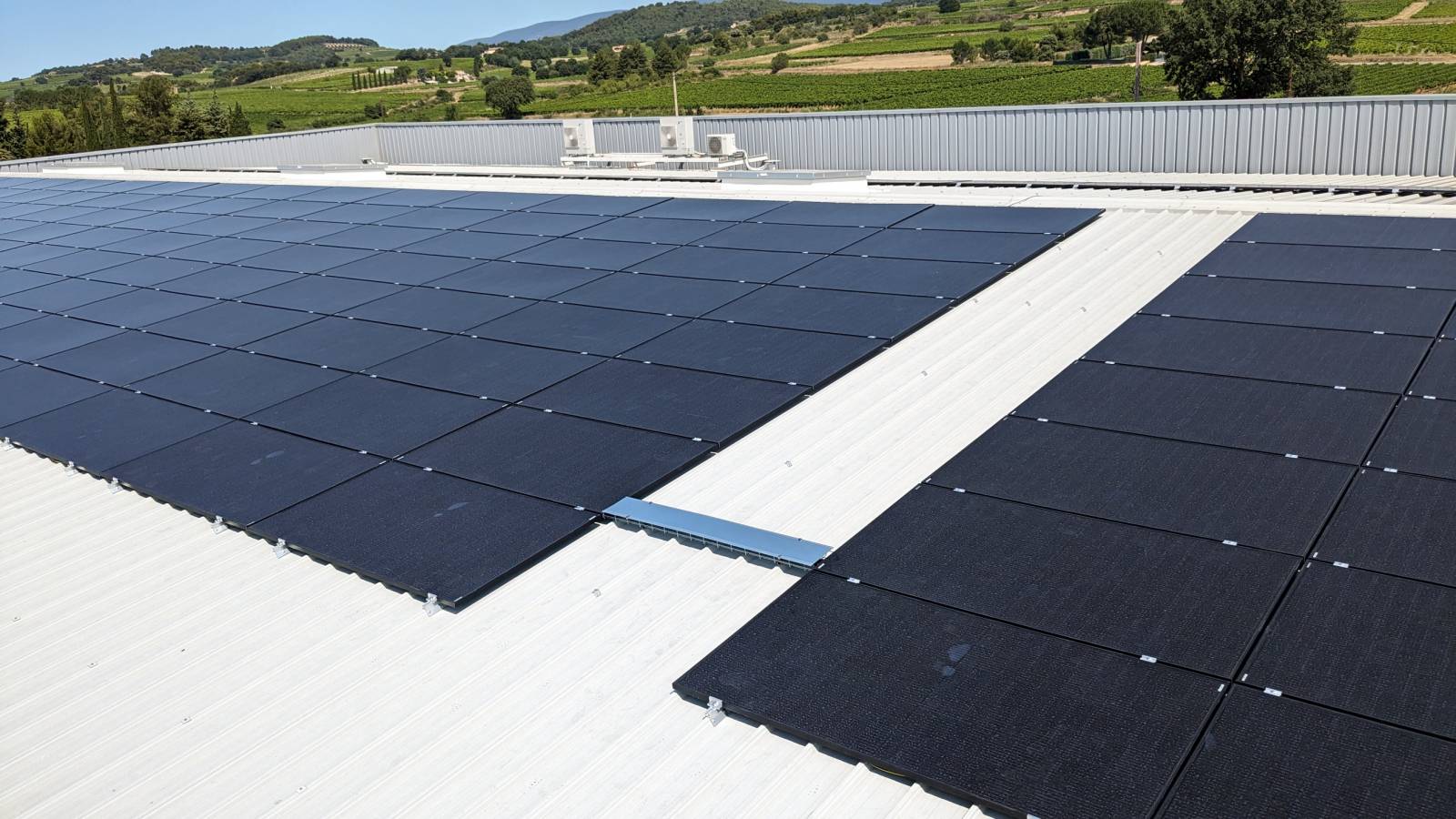 découvrez les régions propices à l'installation de hangars photovoltaïques en france. optimisez votre espace avec des solutions énergétiques durables, tout en tirant parti des subventions et aides disponibles pour votre projet. adoptez une approche éco-responsable tout en réduisant vos coûts énergétiques.