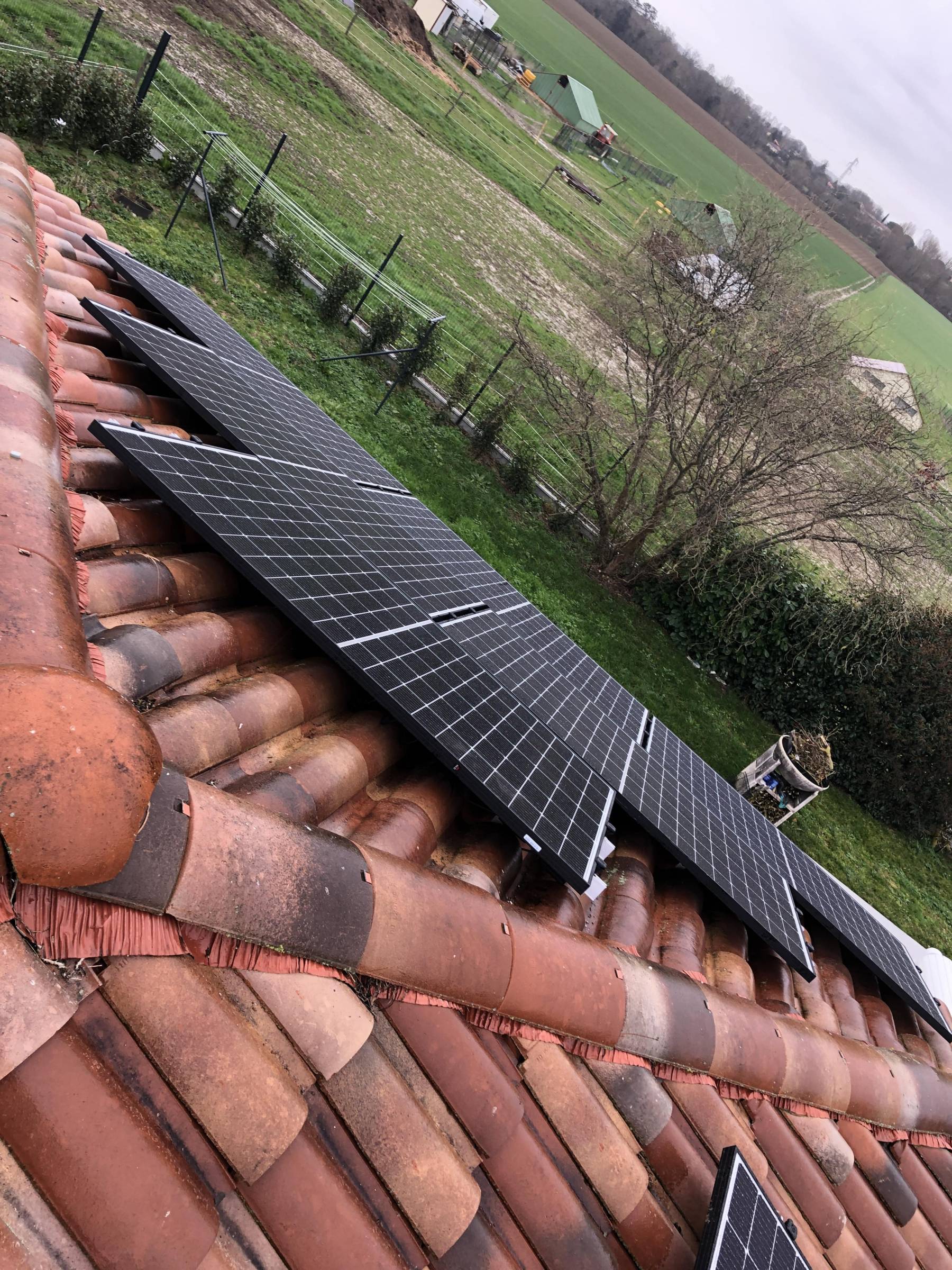 découvrez tout ce que vous devez savoir sur la réglementation des installations photovoltaïques gratuites. informez-vous sur les normes, les obligations et les avantages liés à l'énergie solaire pour optimiser votre projet de bâtiment.