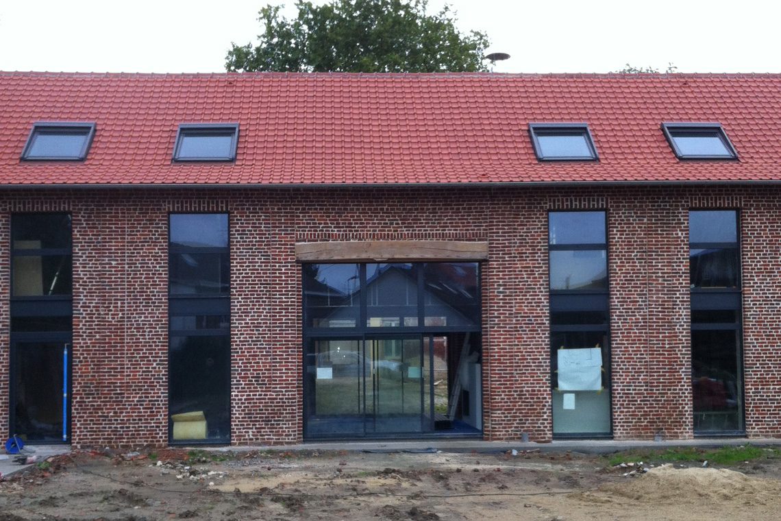 découvrez comment transformer une grange en un espace de vie unique grâce à nos conseils de rénovation. que ce soit pour un projet résidentiel ou commercial, nous vous guidons à travers chaque étape pour redonner vie à votre espace tout en préservant son charme authentique.