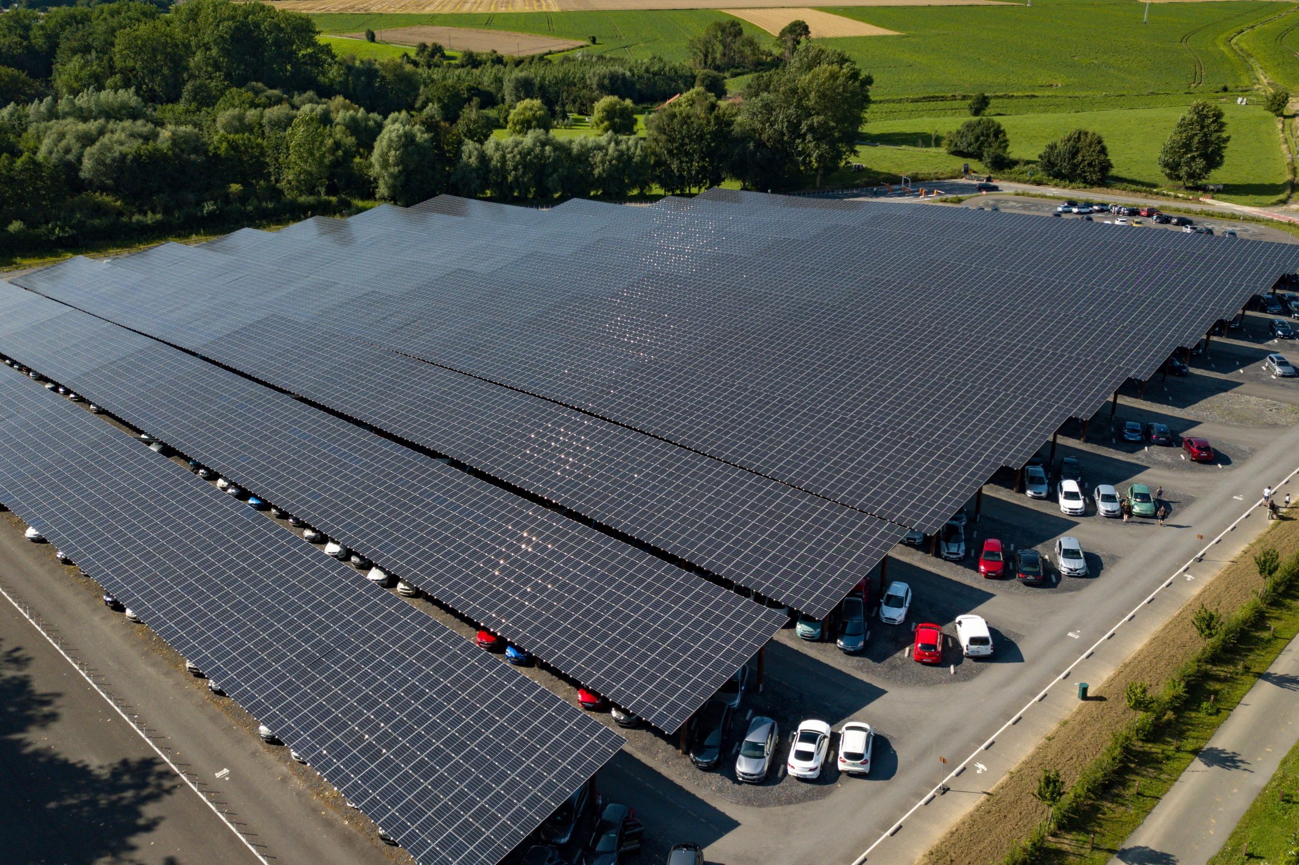 découvrez comment optimiser la rentabilité de vos investissements en photovoltaïque agricole. apprenez les avantages économiques, les aides disponibles et les meilleures pratiques pour maximiser vos profits et contribuer à une agriculture durable.