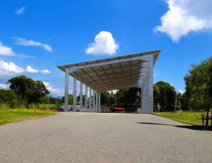 découvrez les principaux risques associés aux hangars photovoltaïques, incluant les aspects de sécurité, d'entretien et de performance. informez-vous sur les meilleures pratiques pour minimiser les risques tout en maximisant l'efficacité énergétique de vos installations solaires.