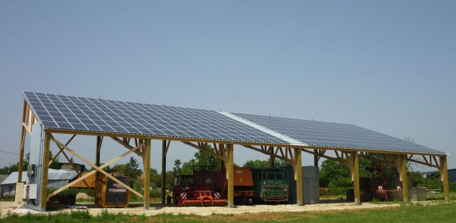 découvrez notre gamme de solutions photovoltaïques pour hangars agricoles, conçues pour optimiser votre production tout en réduisant vos coûts énergétiques. transformez votre espace en une source d'énergie renouvelable et durable !