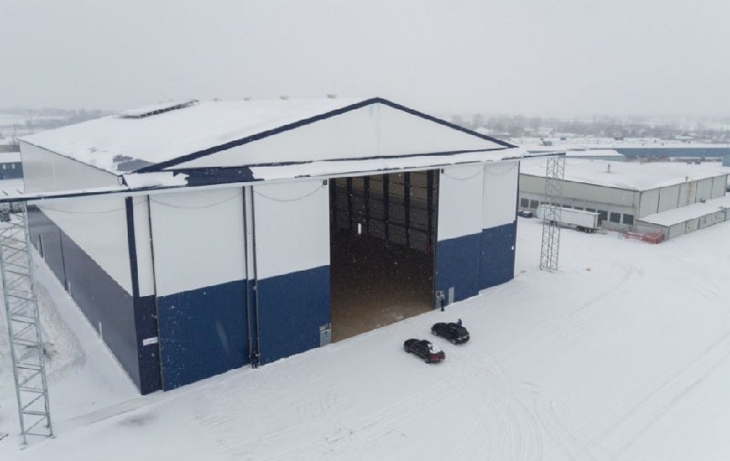 découvrez nos hangars solaires innovants, conçus pour allier durabilité et efficacité énergétique. idéaux pour protéger vos équipements tout en exploitant l'énergie solaire, nos hangars représentent une solution moderne et écologique pour vos besoins de stockage.