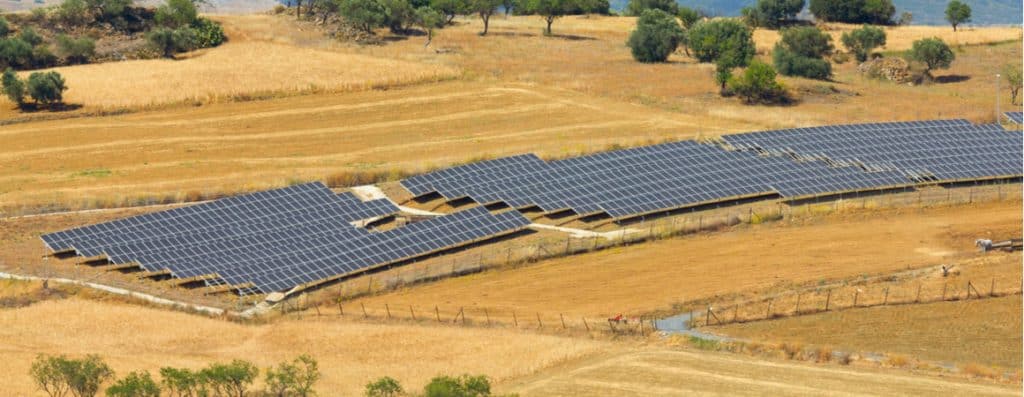 découvrez nos solutions photovoltaïques innovantes pour les fermes, conçues pour optimiser la production d'énergie renouvelable et réduire vos coûts. faites le choix d'une agriculture durable et rentable grâce à l'énergie solaire.
