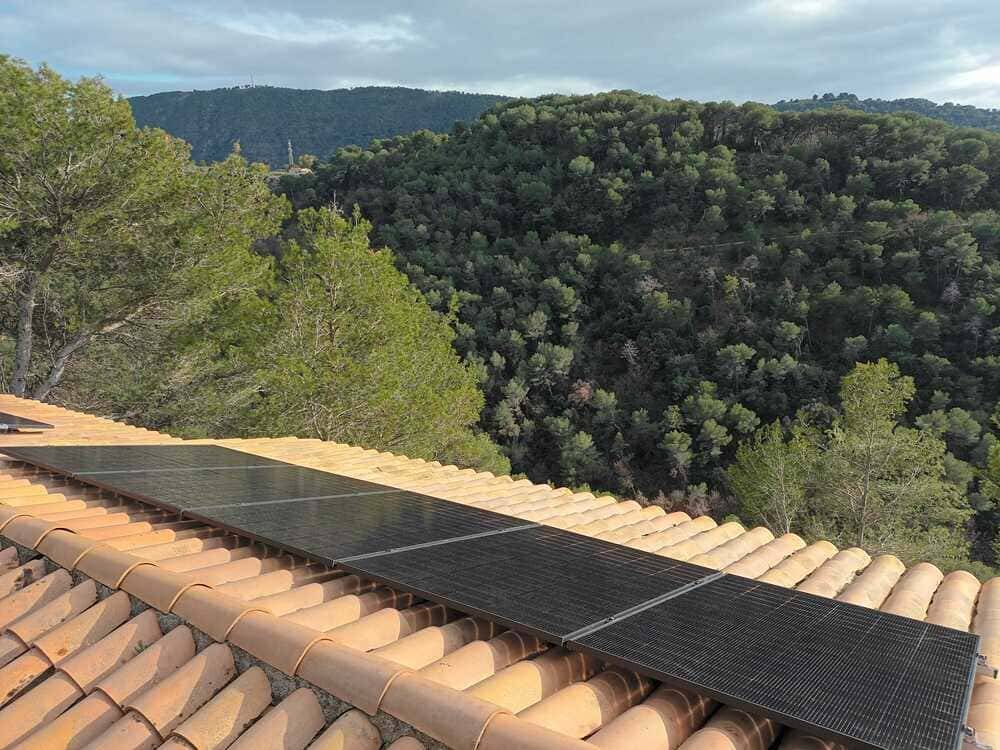 découvrez des solutions solaires innovantes dans le vaucluse pour réduire votre empreinte carbone et réaliser des économies sur vos factures d'énergie. optez pour une énergie propre et durable dès aujourd'hui!