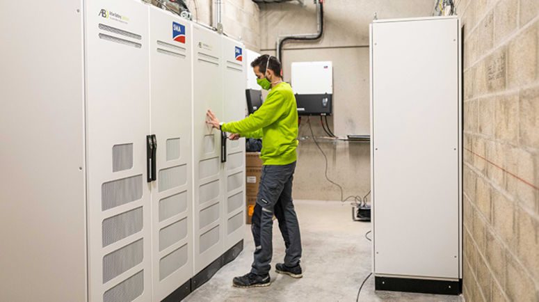 découvrez les solutions de stockage d'énergie photovoltaïque pour optimiser l'utilisation de votre production solaire. maximisez votre indépendance énergétique et réduisez vos factures d'électricité grâce à des systèmes innovants et efficaces. informez-vous sur les avantages, les technologies disponibles et les conseils pratiques pour un investissement rentable.