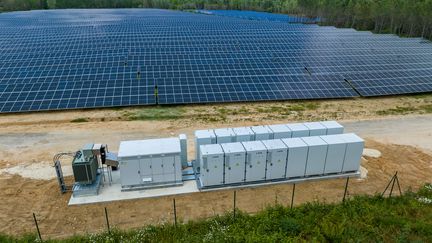 découvrez comment le stockage d'énergie photovoltaïque peut optimiser votre consommation d'électricité. apprenez à exploiter l'énergie solaire pour réduire vos factures et contribuer à une planète plus verte.