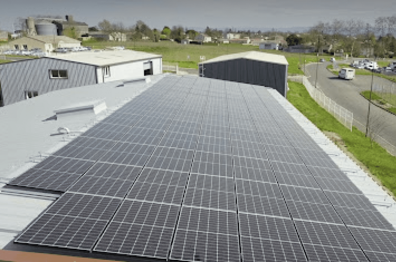 découvrez les avantages des hangars photovoltaïques, une solution innovante et durable pour maximiser la production d'énergie solaire tout en optimisant l'espace. explorez comment cette technologie révolutionnaire contribue à la transition énergétique et améliore l'efficacité des infrastructures.