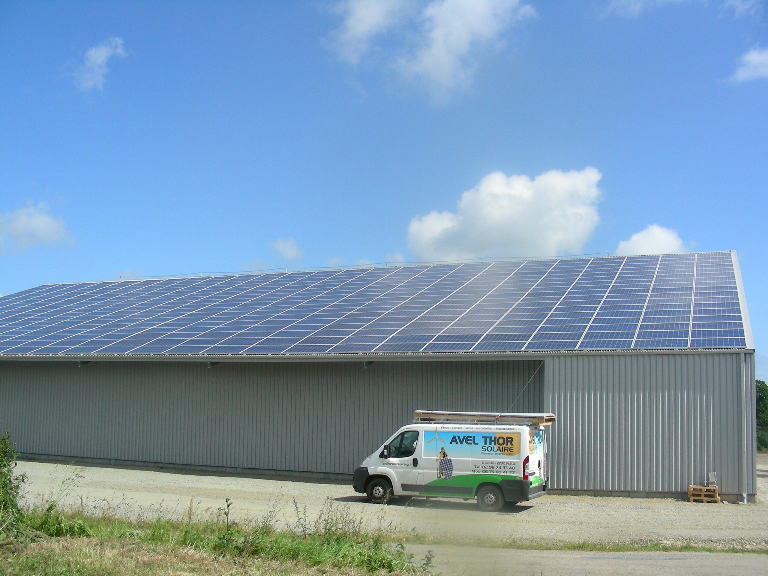 assurez la sécurité de vos hangars photovoltaïques avec notre service de télésurveillance avancé. protégez vos investissements grâce à une surveillance en temps réel, des alertes instantanées et une intervention rapide en cas de besoin. optimisez la protection de vos installations solaires.
