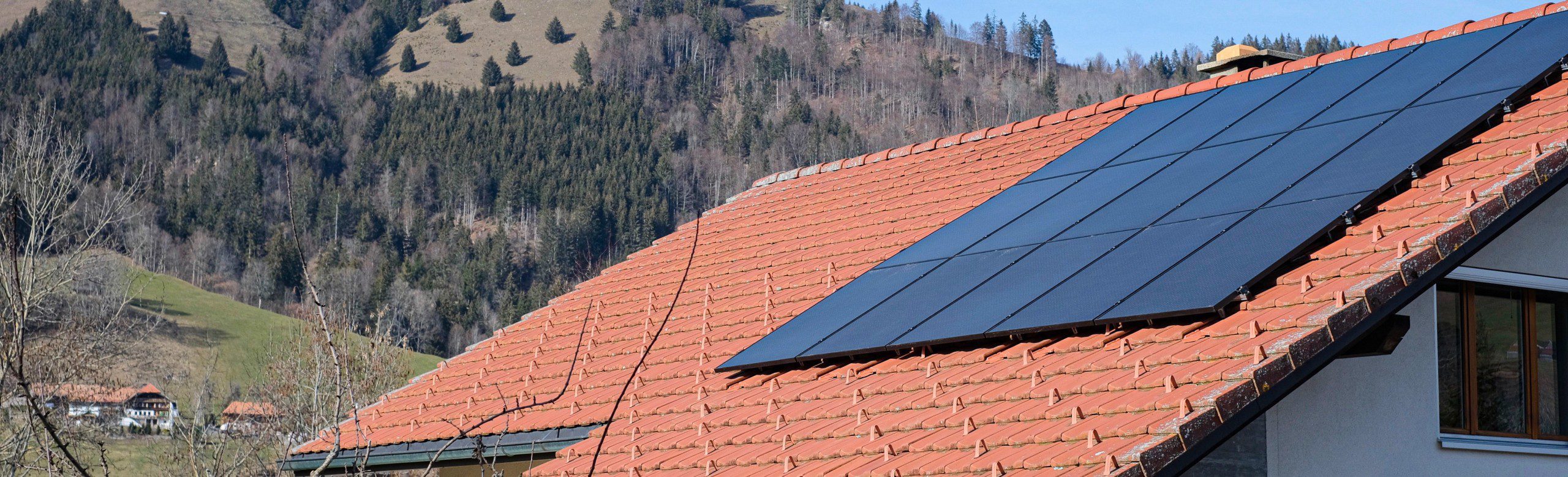 découvrez des témoignages authentiques sur les hangars photovoltaïques : comment ces installations solaires transforment l'utilisation des espaces agricoles et industriels tout en apportant des bénéfices économiques et environnementaux significatifs.