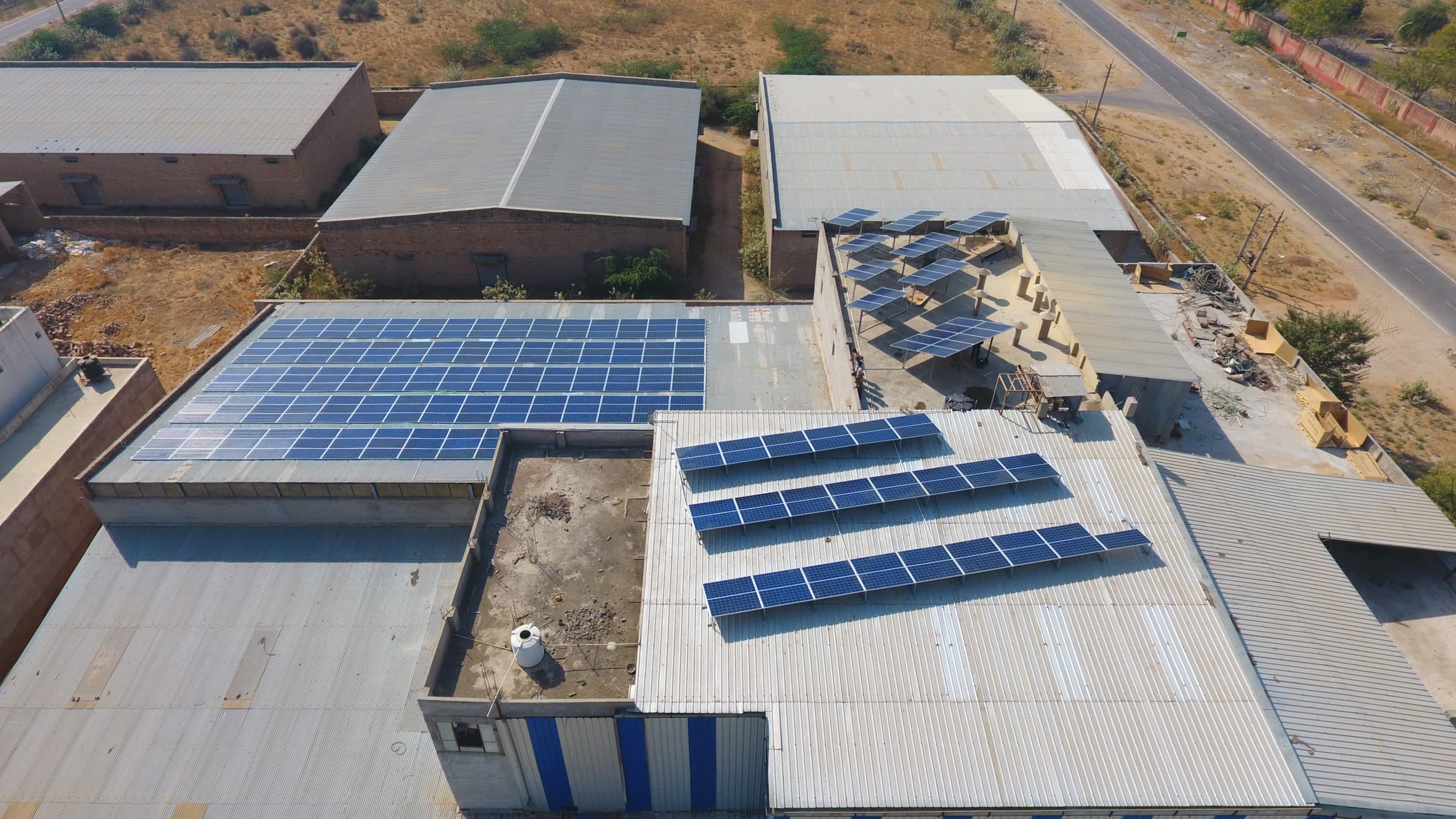 découvrez comment bénéficier d'une toiture gratuite avec l'installation de panneaux solaires. profitez d'une énergie renouvelable tout en réduisant vos coûts d'électricité. ne manquez pas cette opportunité de transformer votre toit en une source d'économies et d'énergie durable.