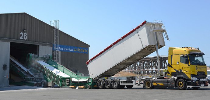 découvrez comment la transition énergétique transforme les hangars en espaces écoresponsables et durables. explorez les solutions innovantes pour optimiser l'efficacité énergétique et réduire l'empreinte carbone dans le secteur des entrepôts.