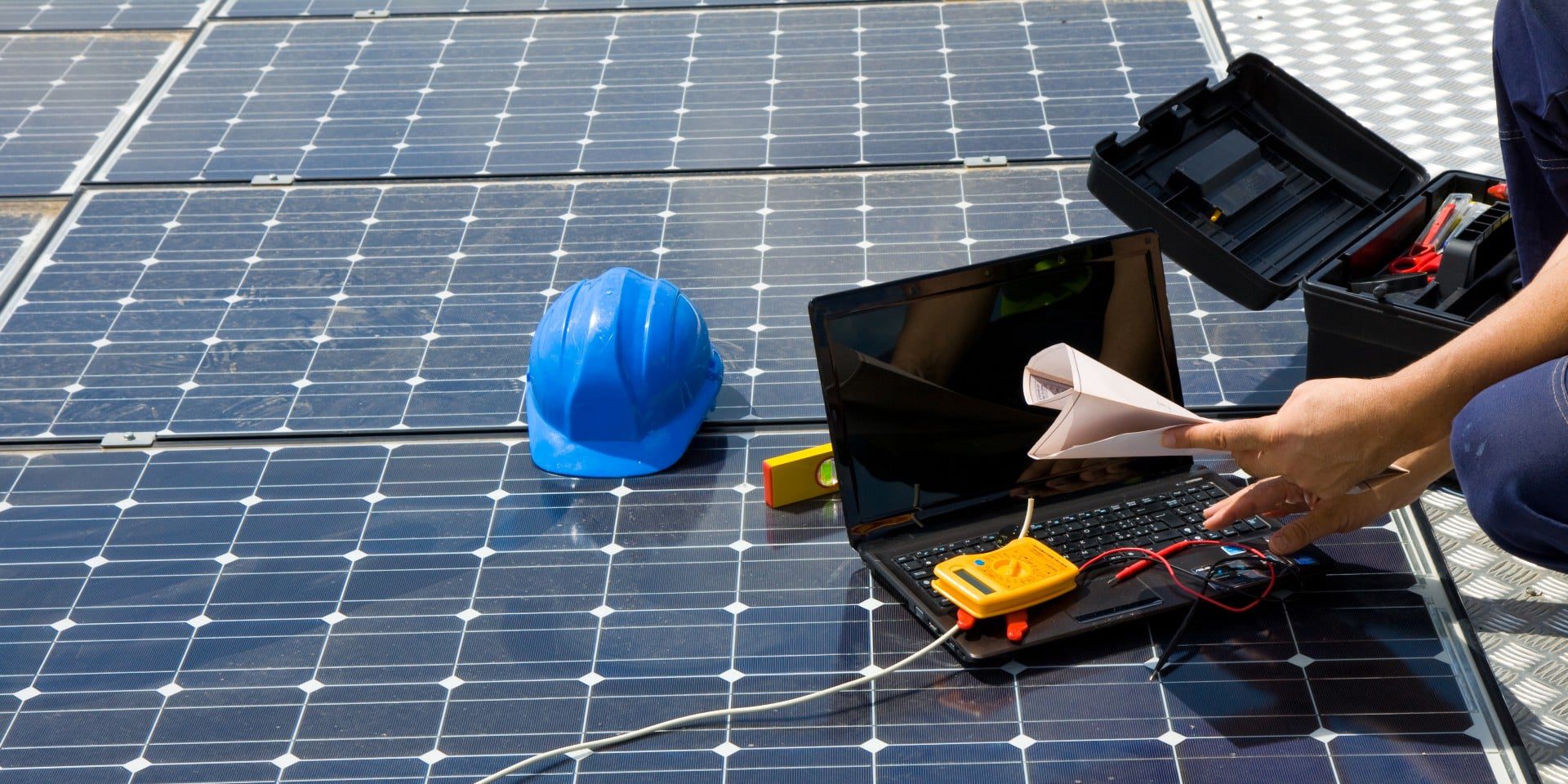 découvrez les différents types de panneaux solaires disponibles sur le marché, notamment les panneaux monocristallins, policristallins et à film mince. apprenez à choisir la solution adaptée à vos besoins énergétiques et bénéficiez d'une énergie renouvelable durable et efficace.