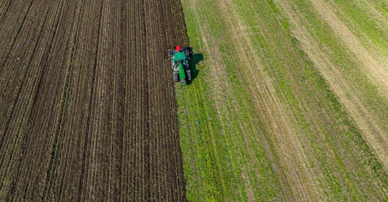 découvrez comment l'agriculture durable s'intègre dans la transition énergétique pour créer un avenir plus vert. explorez les synergies entre production agricole et énergies renouvelables, ainsi que les innovations qui transforment notre façon de cultiver.