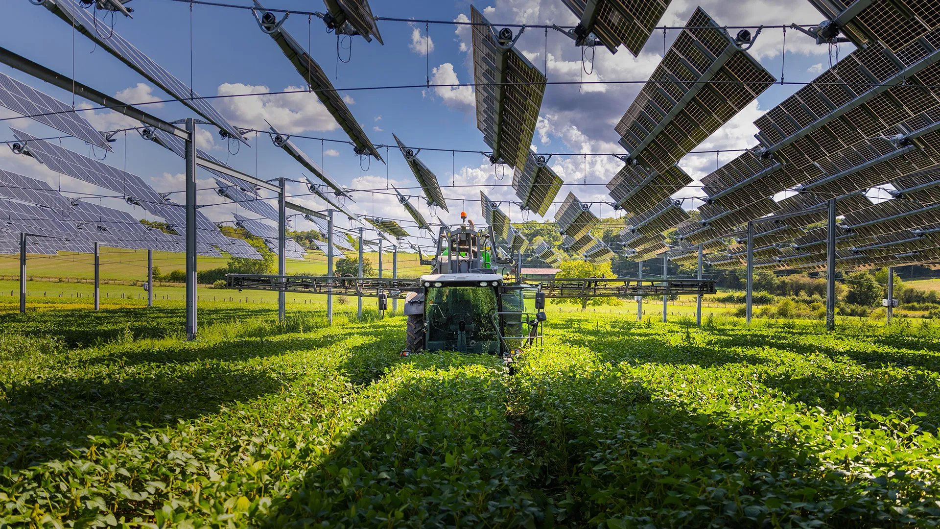 découvrez les avantages de l'agroécologie photovoltaïque, une approche innovante alliant agriculture durable et production d'énergie solaire. apprenez comment cette méthode optimise l'utilisation des terres tout en préservant l'environnement et en soutenant les agriculteurs.
