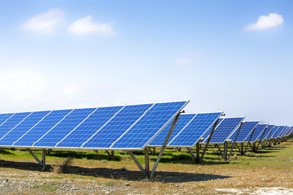 découvrez comment la collaboration entre agriculteurs et producteurs d'énergie photovoltaïque révolutionne le monde agricole en alliant durabilité et rentabilité. apprenez les avantages de l'énergie solaire pour les exploitations agricoles et les initiatives innovantes qui transforment le paysage rural.