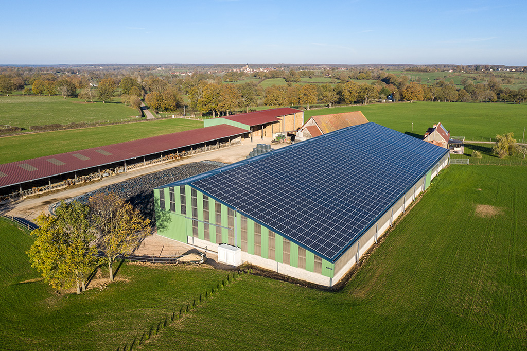 découvrez comment la collaboration entre agriculteurs et producteurs photovoltaïques transforme le paysage énergétique. explorez les avantages de l'agriculture durable et de l'énergie solaire, tout en garantissant des revenus supplémentaires pour les exploitants agricoles.