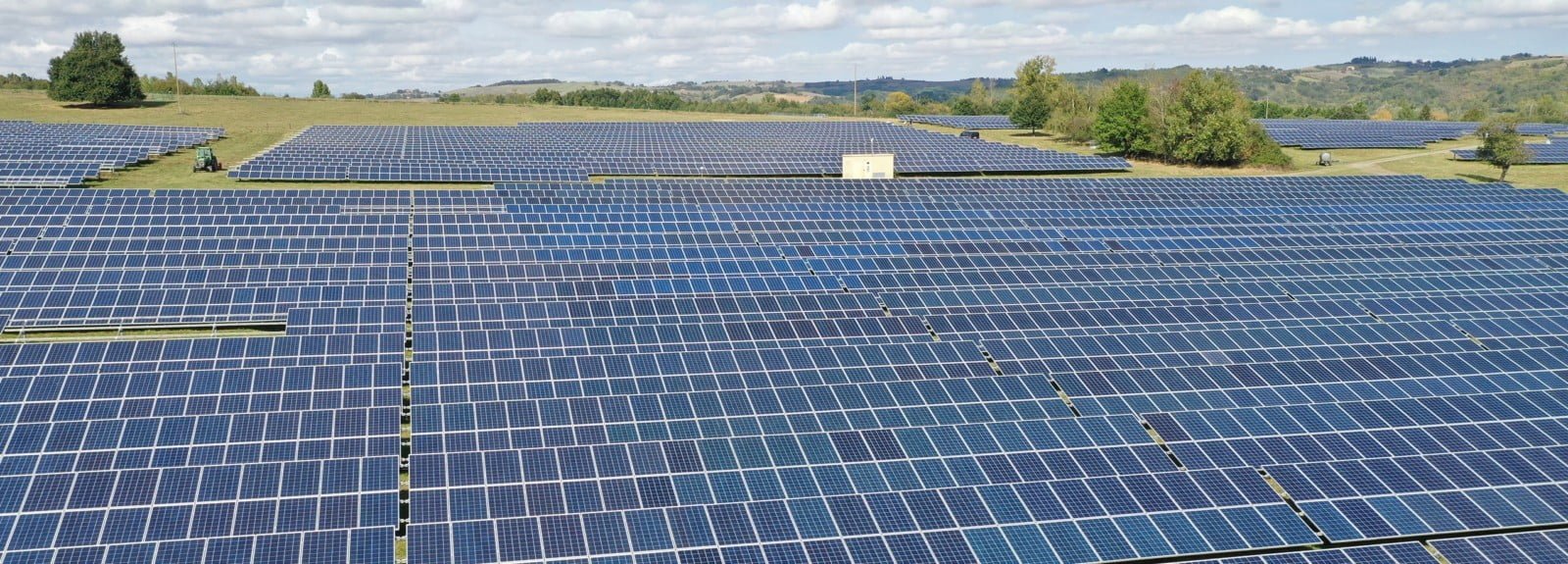 découvrez le confort optimal d'un hangar photovoltaïque, alliant protection, durabilité et production d'énergie renouvelable. transformez votre espace en un lieu fonctionnel et éco-responsable tout en réduisant vos coûts énergétiques.