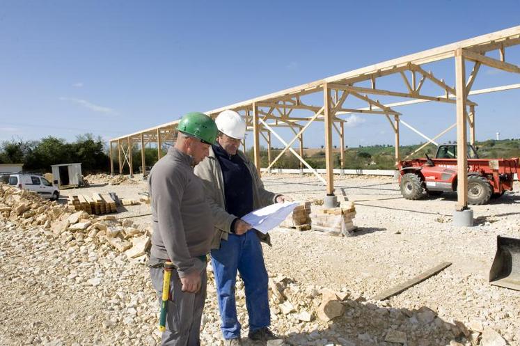 découvrez des solutions innovantes et durables pour la construction de bâtiments agricoles, adaptés à vos besoins spécifiques. optimisez vos espaces de travail avec des matériaux de qualité et un savoir-faire expert.