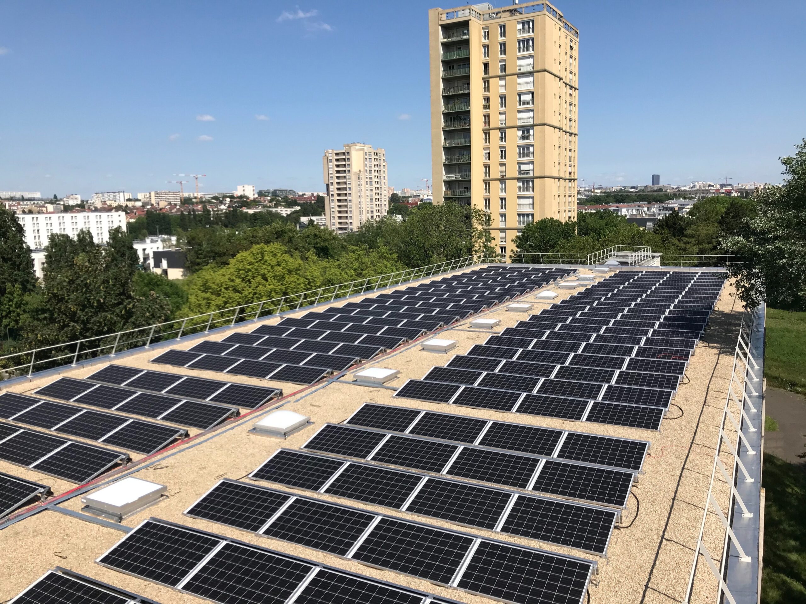 découvrez les défis juridiques liés aux installations photovoltaïques en france. explorez les réglementations, les obstacles rencontrés par les professionnels et les solutions pour optimiser vos projets d'énergie solaire tout en respectant la législation.