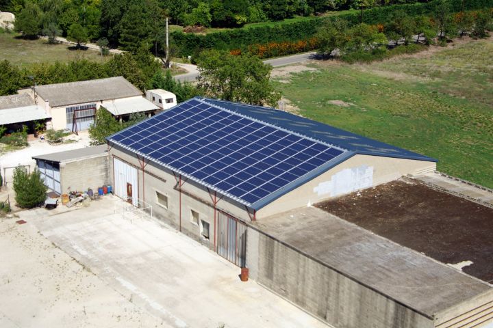 découvrez comment les matériaux durables pour les hangars photovoltaïques contribuent à une construction écologique et responsable. optez pour des solutions innovantes qui maximisent l'efficacité énergétique tout en respectant l'environnement.