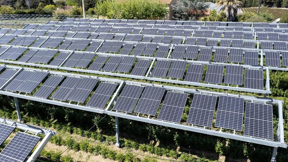 découvrez comment engie et totalenergies transforment les hangars en espaces écologiques grâce à des solutions photovoltaïques innovantes. maximisez votre écosystème énergétique tout en réduisant votre empreinte carbone avec des installations solarisées optimisées.
