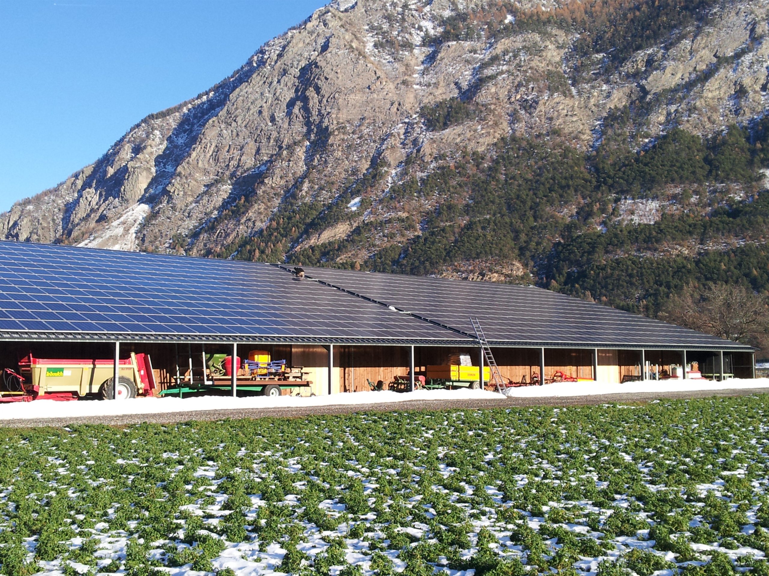 découvrez les avantages du hangar agricole photovoltaïque : une solution durable et économique pour produire votre propre énergie tout en optimisant votre espace de stockage. transformez votre exploitation en un modèle d'efficacité énergétique.