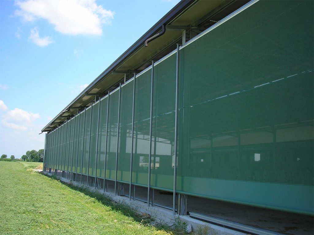 découvrez notre hangar agricole vert, une solution durable et écologique pour stocker vos équipements et récoltes. construit avec des matériaux respectueux de l'environnement, il allie praticité et esthétisme, idéal pour les agriculteurs soucieux de préserver la nature.