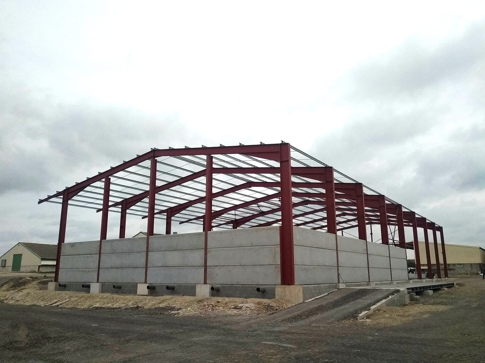 découvrez des solutions durables avec nos hangars agricoles photovoltaïques, alliant espace de stockage et production d'énergie renouvelable. maximisez vos ressources tout en préservant l'environnement.