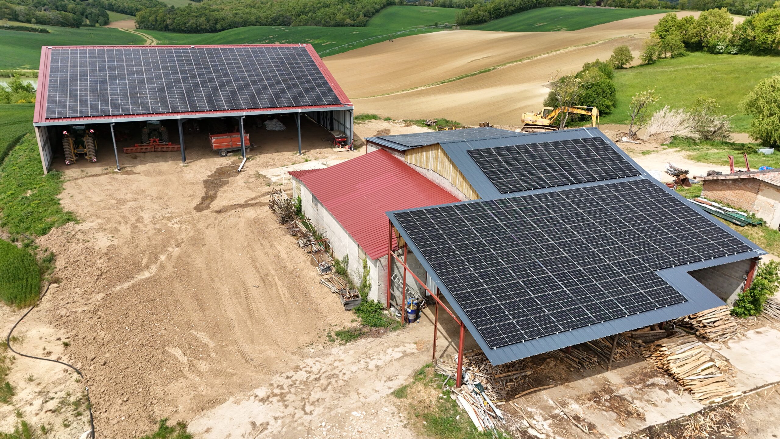 découvrez comment les hangars agricoles photovoltaïques allient efficacité énergétique et durabilité, en offrant une solution innovante pour la production d'énergie tout en protégeant vos cultures.