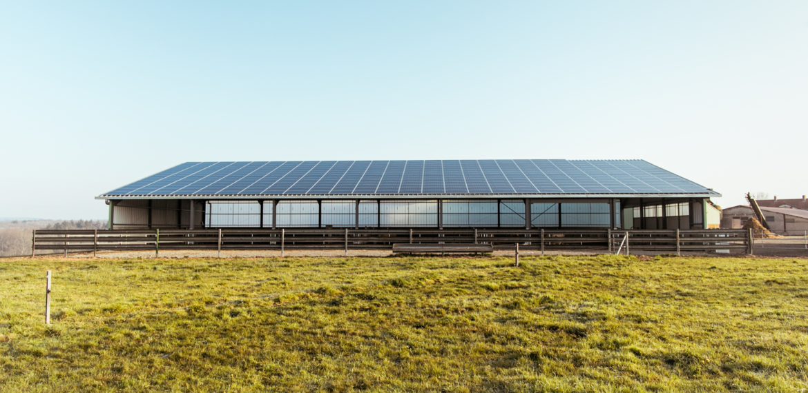 découvrez les avantages des hangars agricoles photovoltaïques, une solution innovante pour produire de l'énergie verte tout en préservant l'espace de stockage. optimisez vos récoltes avec des infrastructures durables et économisez sur vos factures d'électricité.
