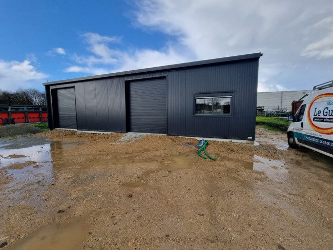 découvrez les avantages des hangars monopente, leur efficacité et leur simplicité d'installation. optimisez votre espace de stockage avec nos conseils pratiques et des options adaptées à vos besoins.