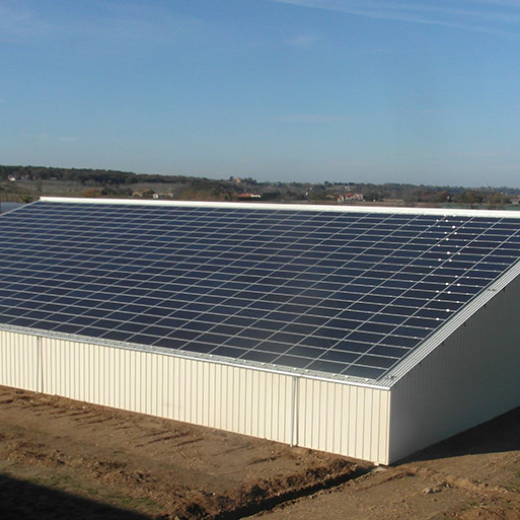 découvrez nos hangars photovoltaïques innovants, alliant efficacité énergétique et durabilité. optimisez votre espace tout en produisant de l'électricité verte grâce à nos solutions adaptées à vos besoins.