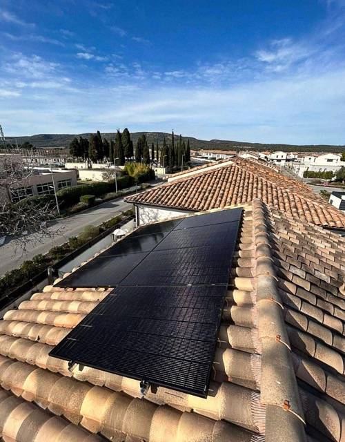 découvrez nos services professionnels d'installation de panneaux solaires en rhône-alpes. profitez d'une énergie renouvelable, réduisez vos factures et contribuez à la protection de l'environnement. contactez-nous pour un devis personnalisé et commencez à économiser dès aujourd'hui !